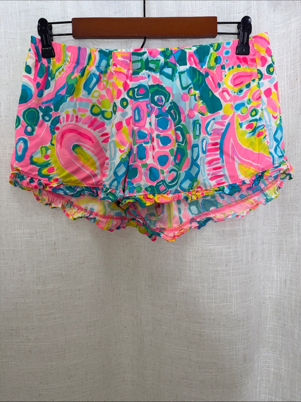 Lilly Pulitzer Ruffle Hem Shorts in Pink Multi Size Small Excellent Condition